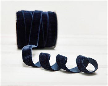 Лента бархатная эластичная, 20 мм, темно-синяя, 1 м У0513010 - фото 9810